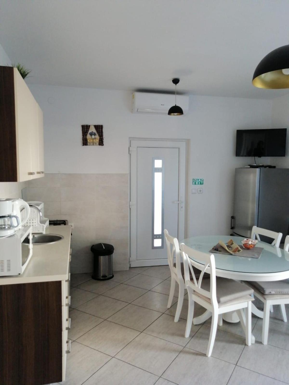 Apartments Kursan Seget Vranjica Ngoại thất bức ảnh
